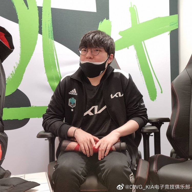 开云体育入口-MAD血洗SHR，Bin关键团战开团秒人焦点之战八强赛，强势挺进下一轮