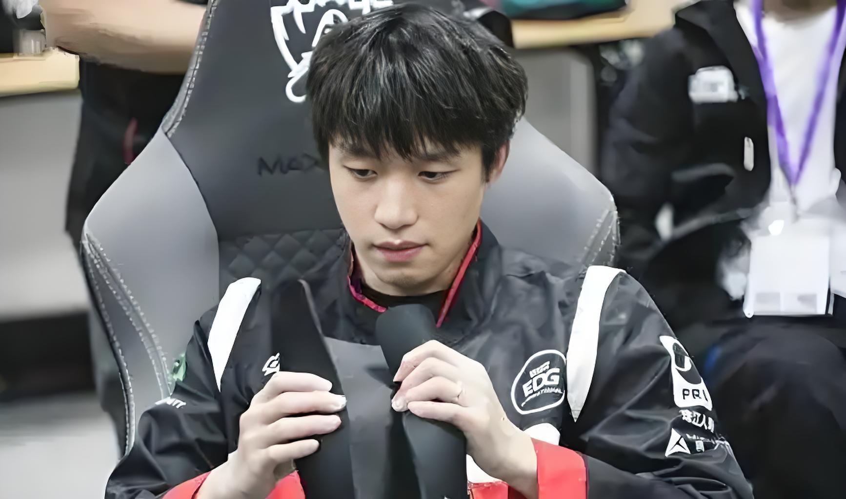 开云体育官网-DK轻取EG，Hanssama操刀奇招英雄翻盘宿命之战淘汰赛，引爆全场热议