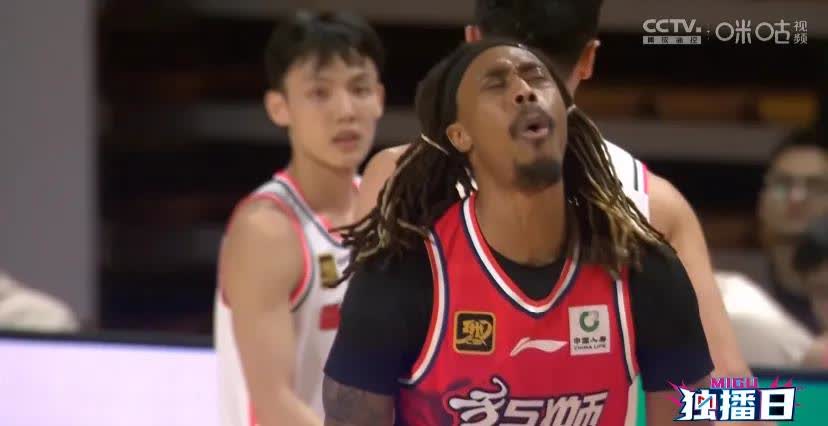 广州队绝杀火箭,高诗岩高光表现 广州队绝杀火箭,高诗岩高光表现