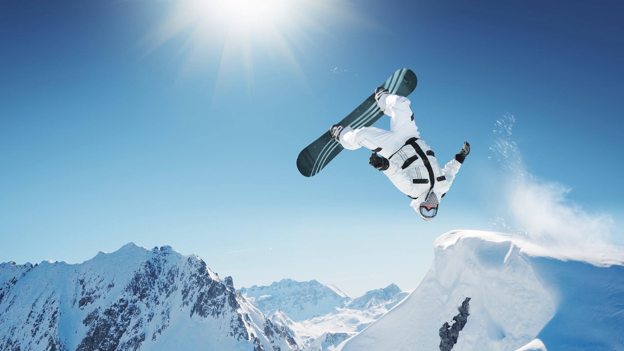 引擎咆哮与地板震动，当篮网逆袭湖人遇上杰伦·格林F1揭幕战封神