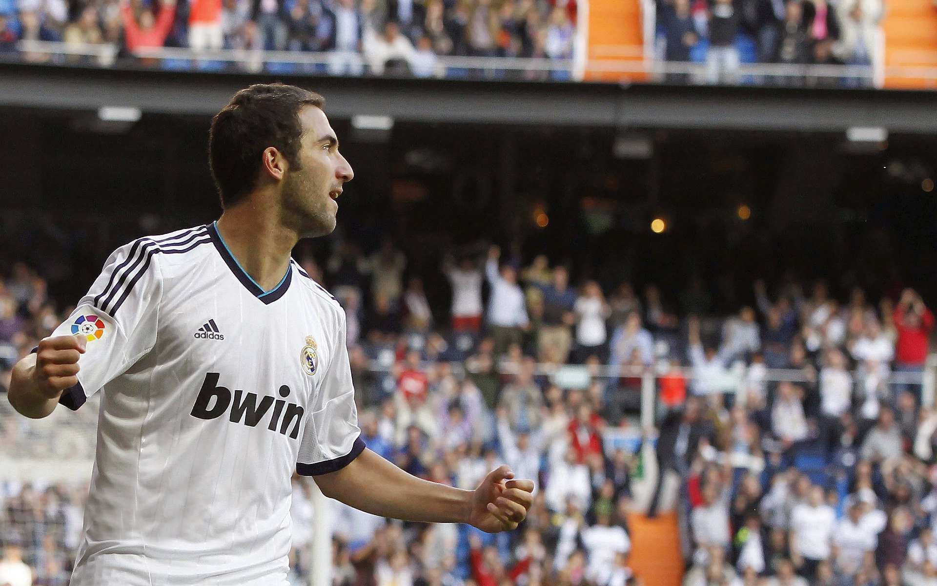 足球之王变身街道之王,阿圭罗如何在F1的喧嚣中,为洪都拉斯与几内亚写下另类注解